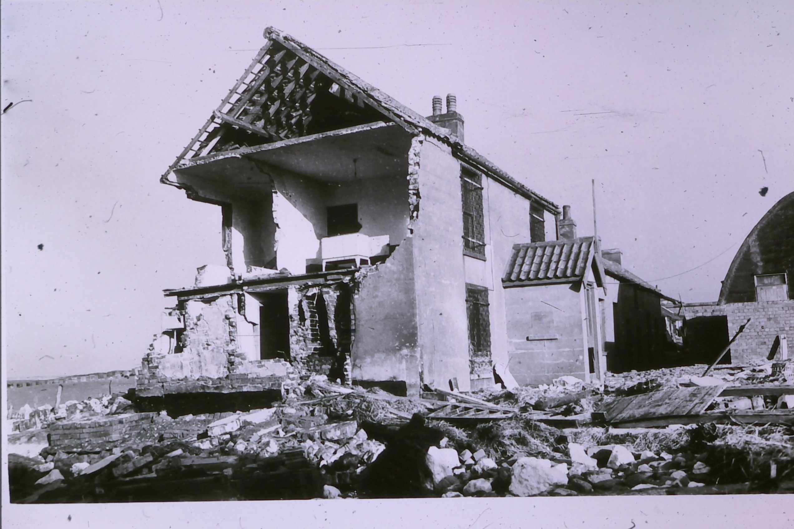 Damage done to the Lifeboat Inn during 1953 floods